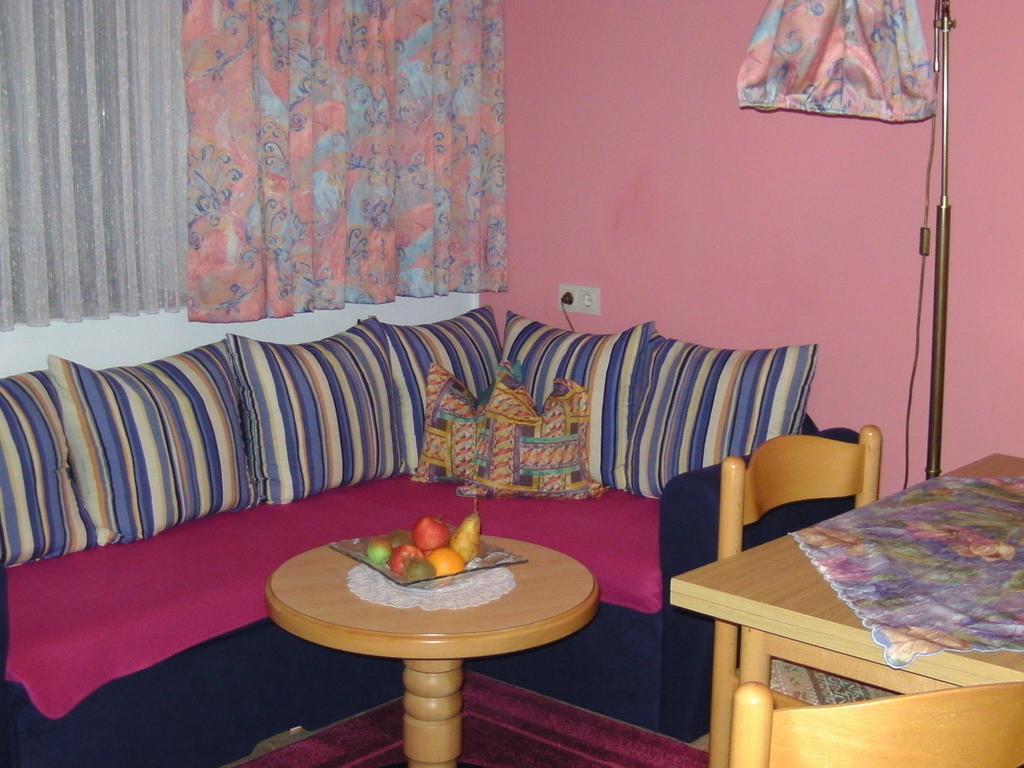 Appartement Ria Бад Клайнкирххайм Екстериор снимка